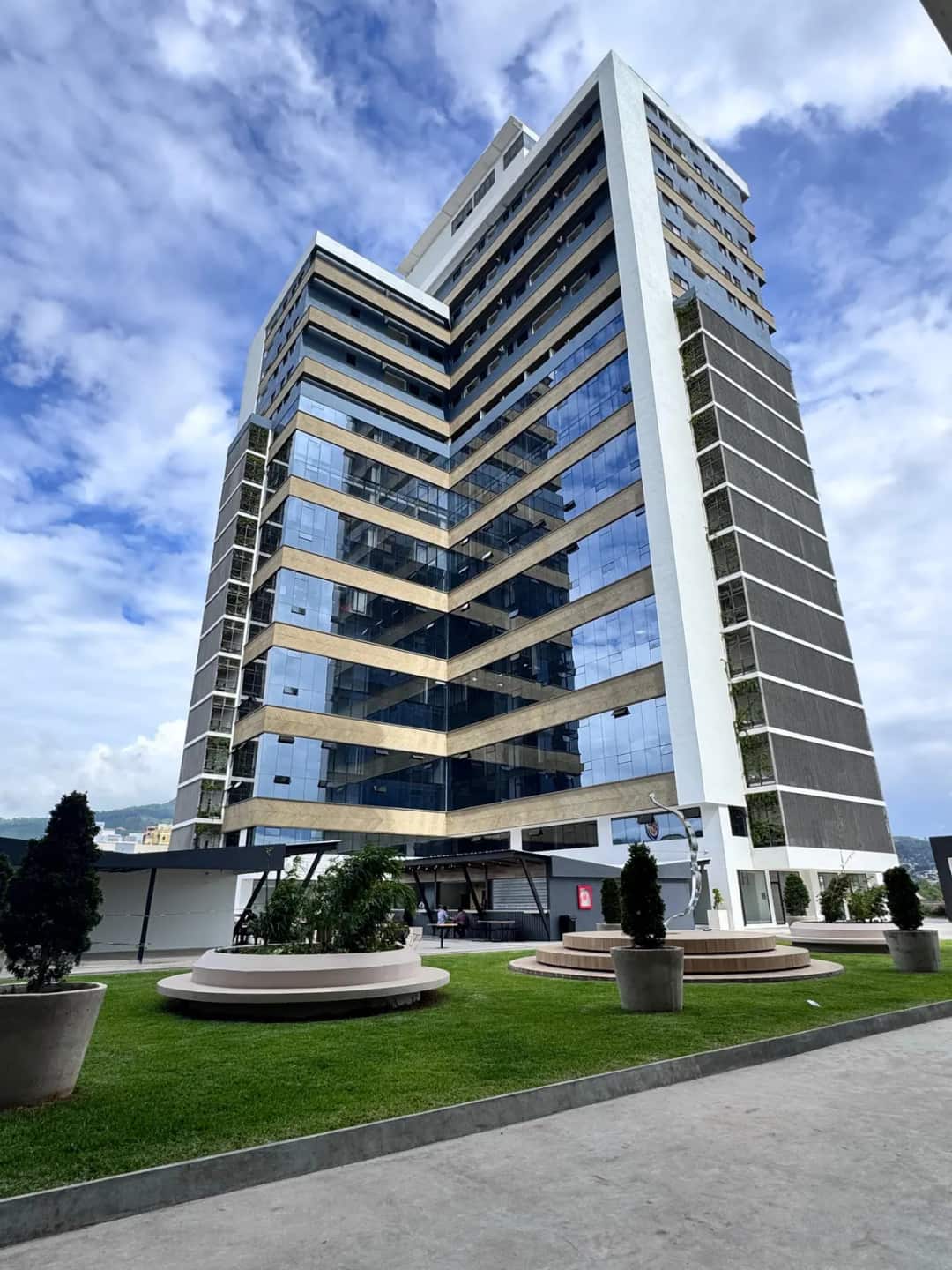 Local Comercial en Renta - ¡El Más Grande de Distrito Artemisa! - Tegucigalpa