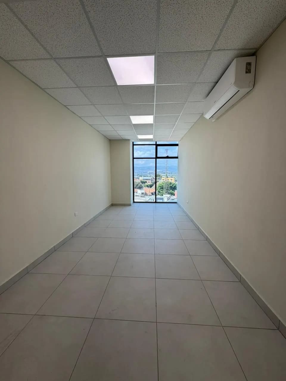 Clínica en renta - Torre Médica Mediplaza - foto 1 de 4