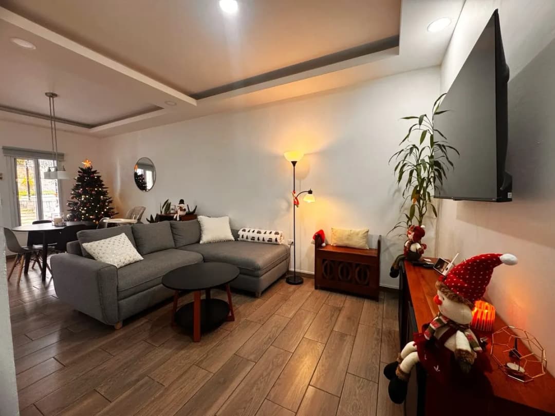 Venta de casa en Res. Versailles, Valle de Ángeles - foto 1 de 10