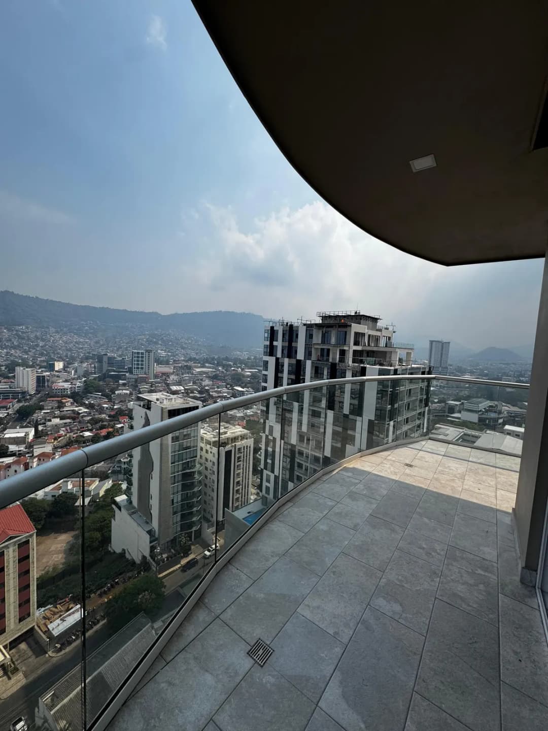 Se renta apartamento AMUEBLADO en TORRE KUARZO - foto 1 de 10