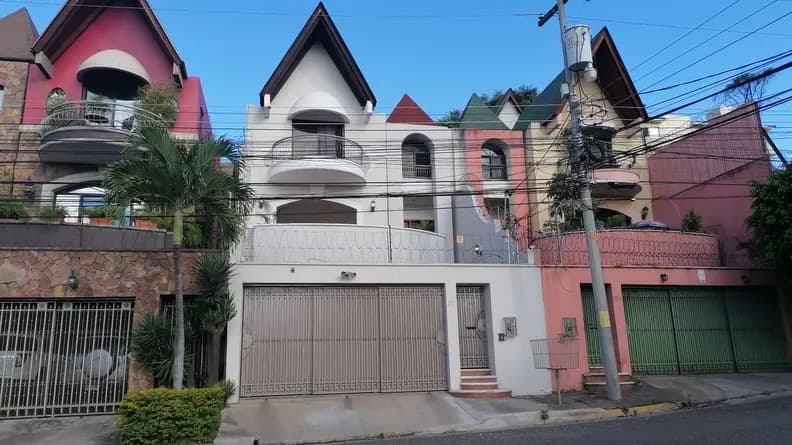 ¡Se alquila elegante Townhouse en Lomas del Guijarro - Tegucigalpa! - foto 1 de 11
