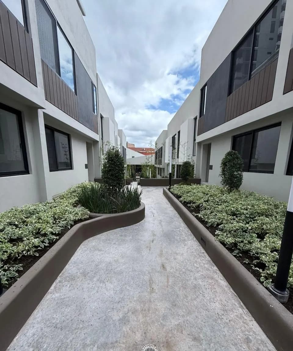 Townhouse de Lujo en Renta - Real de Minas La Cumbre - foto 1 de 13